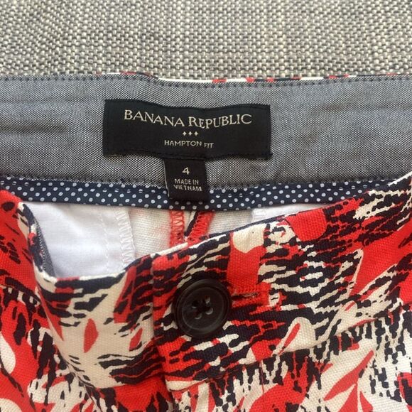 Banana Republic Shorts Women’s 4 Hampton Fit Red Navy - Picture 3 of 6